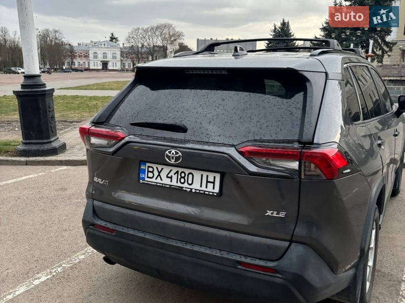 Внедорожник / Кроссовер Toyota RAV4 2021 в Хмельницком