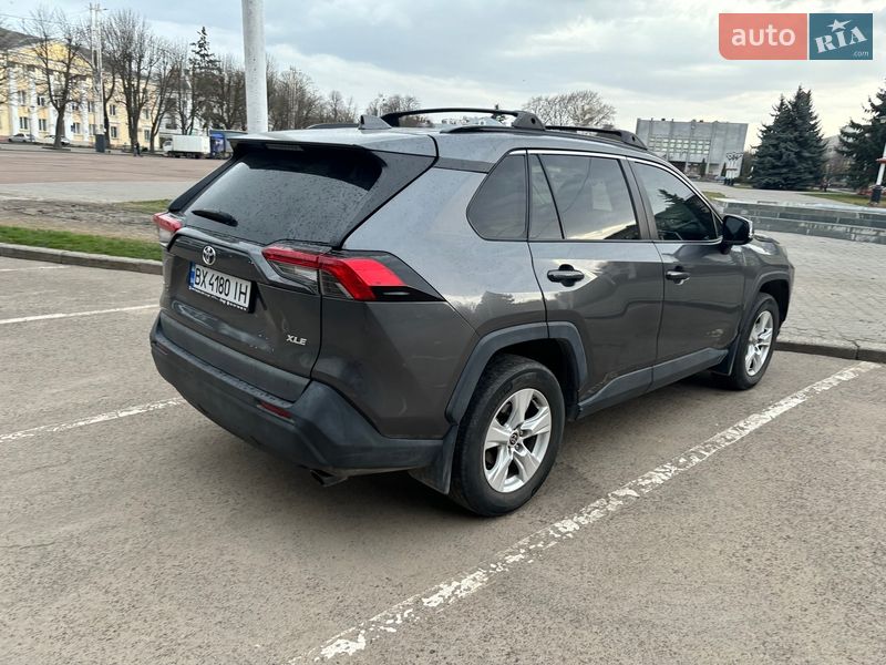 Внедорожник / Кроссовер Toyota RAV4 2021 в Хмельницком