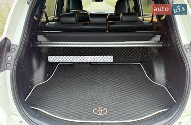Позашляховик / Кросовер Toyota RAV4 2017 в Дніпрі