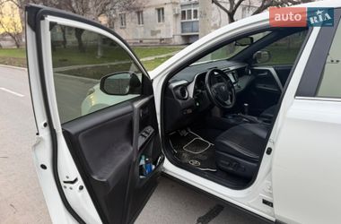 Позашляховик / Кросовер Toyota RAV4 2017 в Дніпрі