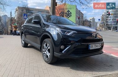 Внедорожник / Кроссовер Toyota RAV4 2016 в Киеве