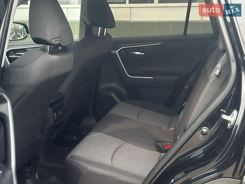 Внедорожник / Кроссовер Toyota RAV4 2020 в Черновцах