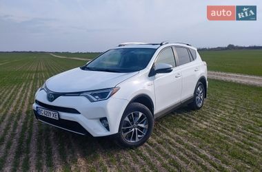 Внедорожник / Кроссовер Toyota RAV4 2017 в Львове