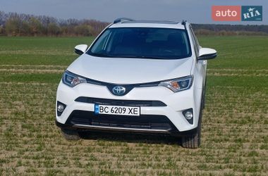 Внедорожник / Кроссовер Toyota RAV4 2017 в Львове