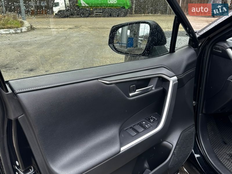 Позашляховик / Кросовер Toyota RAV4 2020 в Києві