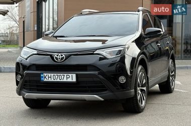 Позашляховик / Кросовер Toyota RAV4 2016 в Дніпрі