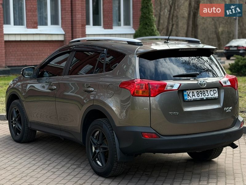 Позашляховик / Кросовер Toyota RAV4 2013 в Чернігові