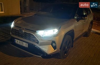 Внедорожник / Кроссовер Toyota RAV4 2020 в Деньгах