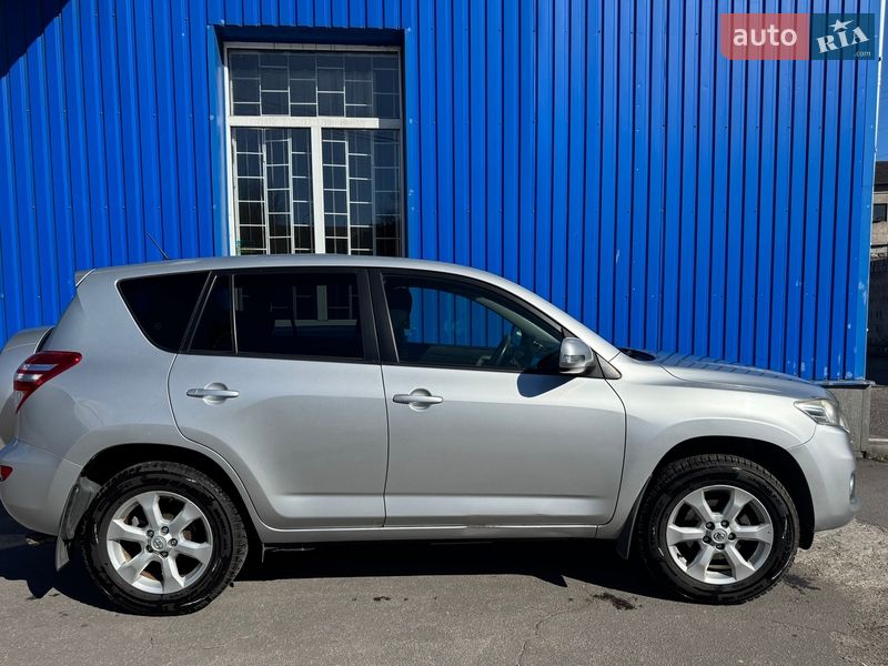 Позашляховик / Кросовер Toyota RAV4 2010 в Дніпрі