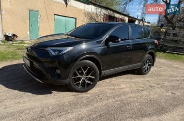 Внедорожник / Кроссовер Toyota RAV4 2016 в Вознесенске