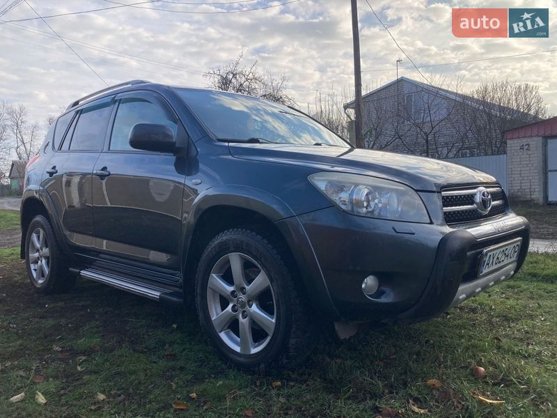 Позашляховик / Кросовер Toyota RAV4 2007 в Лозовій