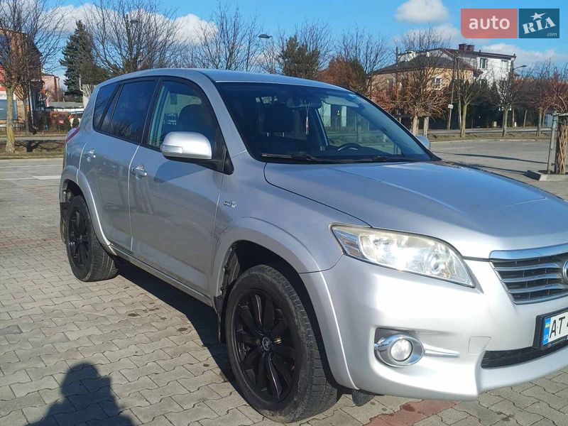 Позашляховик / Кросовер Toyota RAV4 2010 в Рожнятові