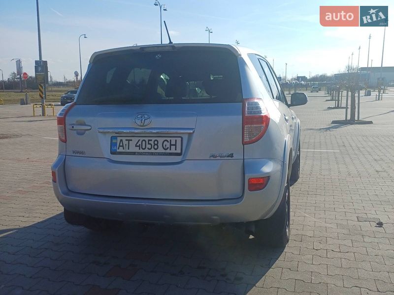 Позашляховик / Кросовер Toyota RAV4 2010 в Рожнятові