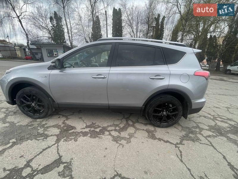 Позашляховик / Кросовер Toyota RAV4 2018 в Львові