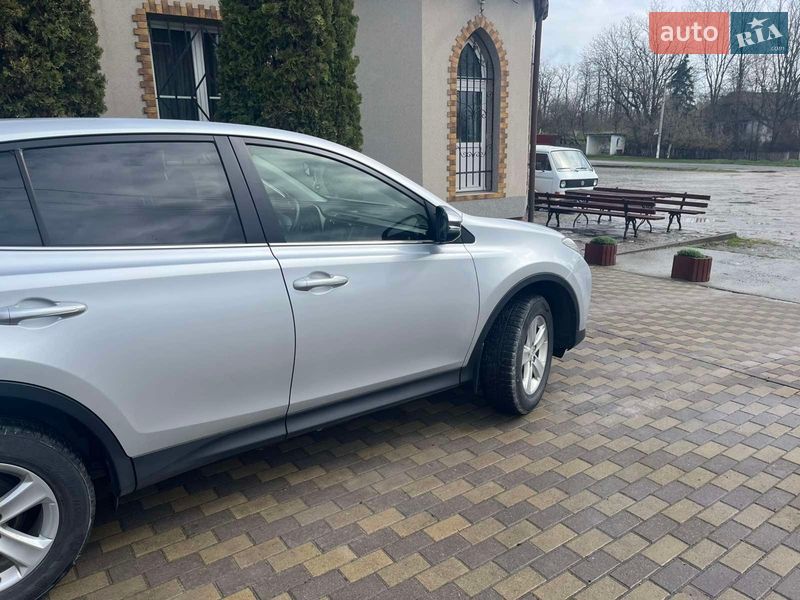 Позашляховик / Кросовер Toyota RAV4 2014 в Дунаївцях