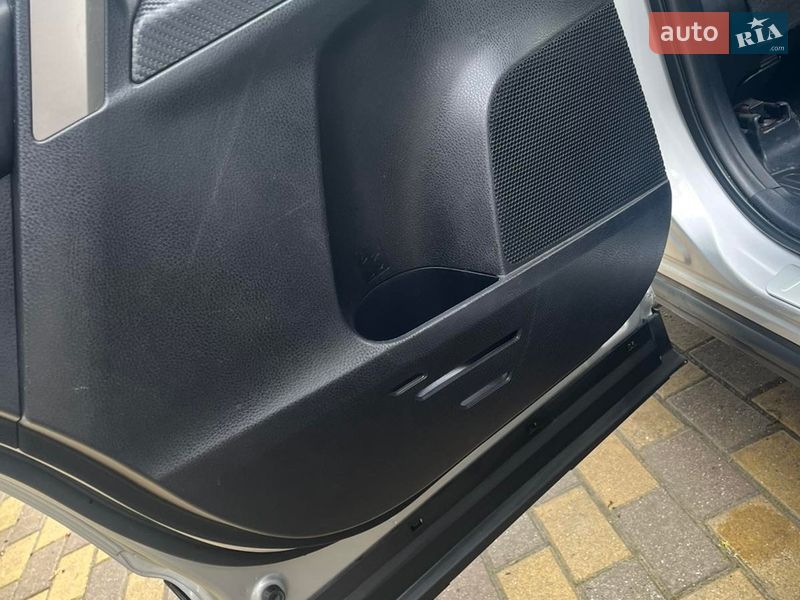 Позашляховик / Кросовер Toyota RAV4 2014 в Дунаївцях