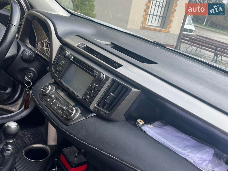 Позашляховик / Кросовер Toyota RAV4 2014 в Дунаївцях