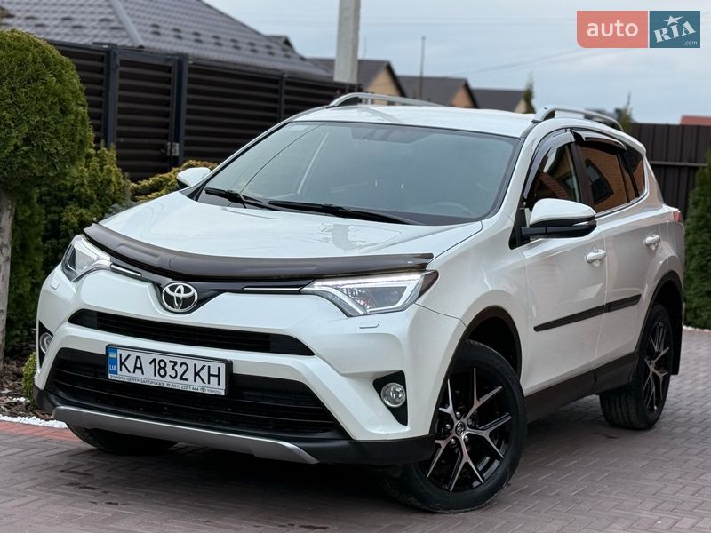 Внедорожник / Кроссовер Toyota RAV4 2017 в Виннице