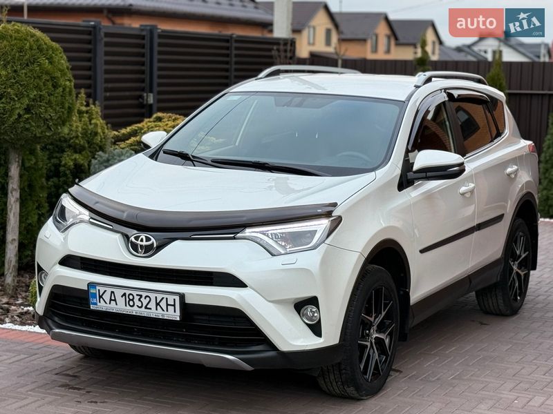 Внедорожник / Кроссовер Toyota RAV4 2017 в Виннице