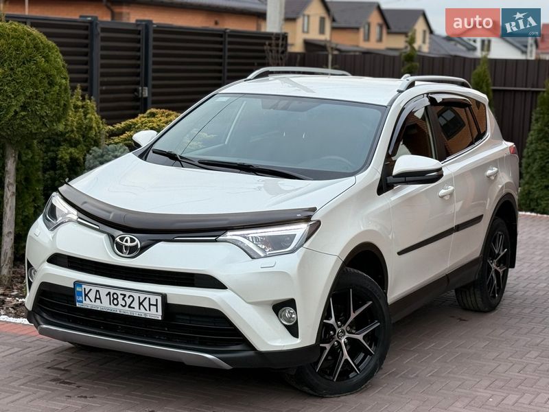 Внедорожник / Кроссовер Toyota RAV4 2017 в Виннице