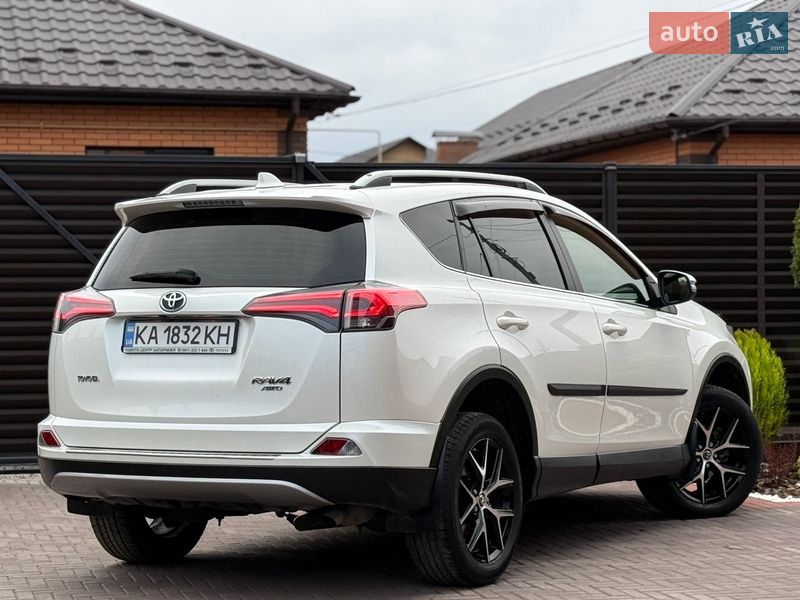 Внедорожник / Кроссовер Toyota RAV4 2017 в Виннице