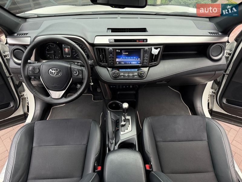 Внедорожник / Кроссовер Toyota RAV4 2017 в Виннице