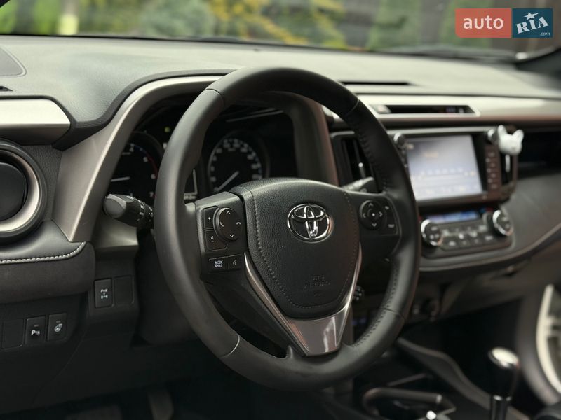 Внедорожник / Кроссовер Toyota RAV4 2017 в Виннице