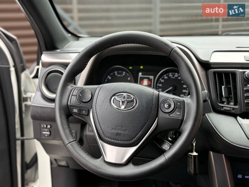 Внедорожник / Кроссовер Toyota RAV4 2017 в Виннице