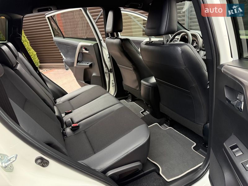 Внедорожник / Кроссовер Toyota RAV4 2017 в Виннице