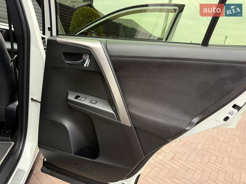 Внедорожник / Кроссовер Toyota RAV4 2017 в Виннице