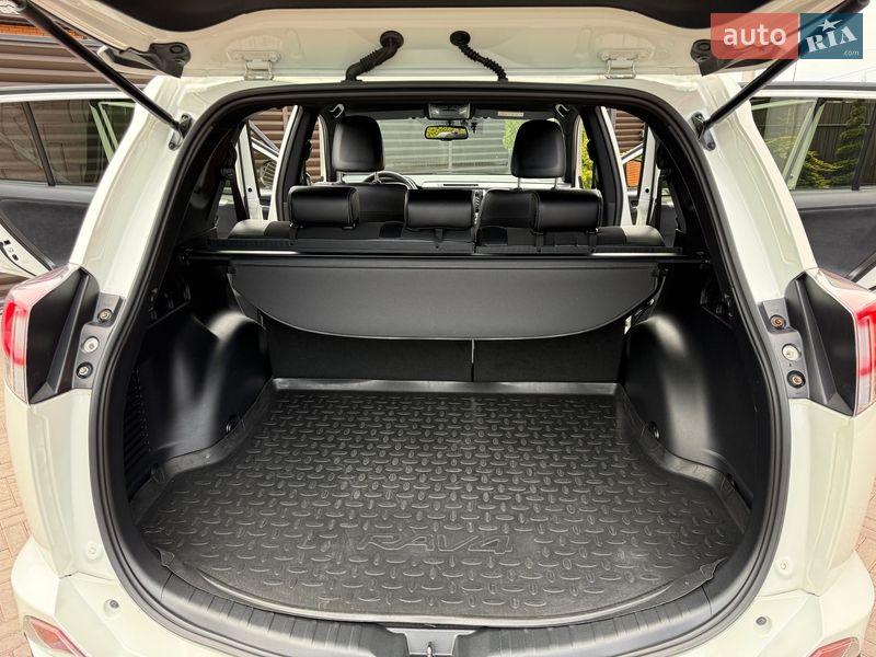 Внедорожник / Кроссовер Toyota RAV4 2017 в Виннице