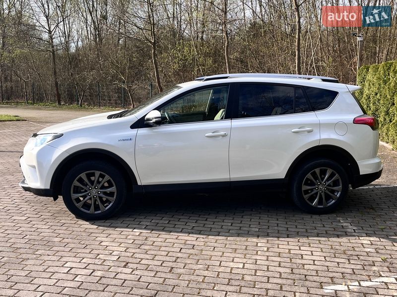 Внедорожник / Кроссовер Toyota RAV4 2018 в Львове