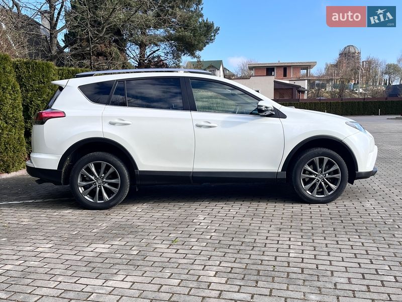 Внедорожник / Кроссовер Toyota RAV4 2018 в Львове
