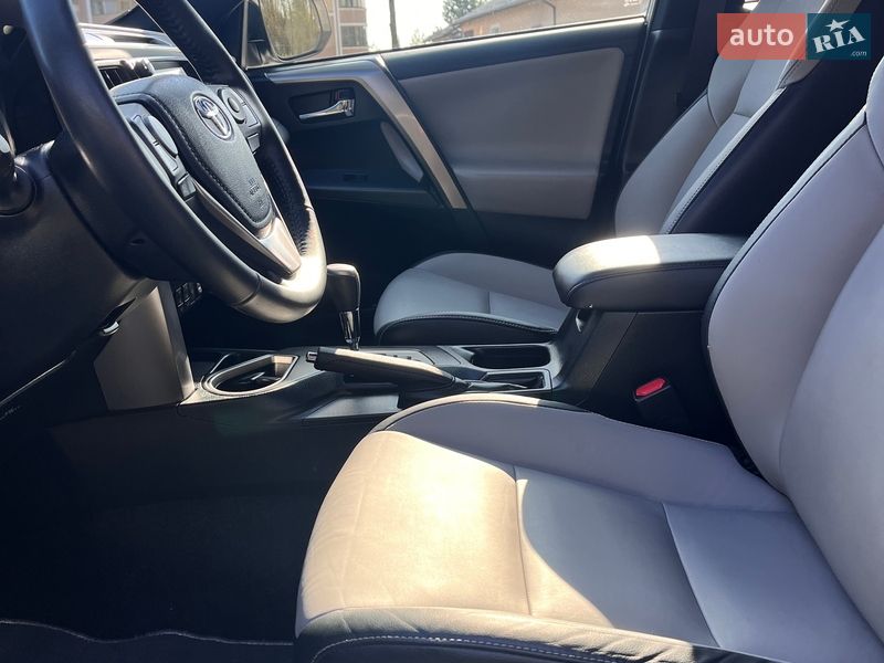 Внедорожник / Кроссовер Toyota RAV4 2018 в Львове