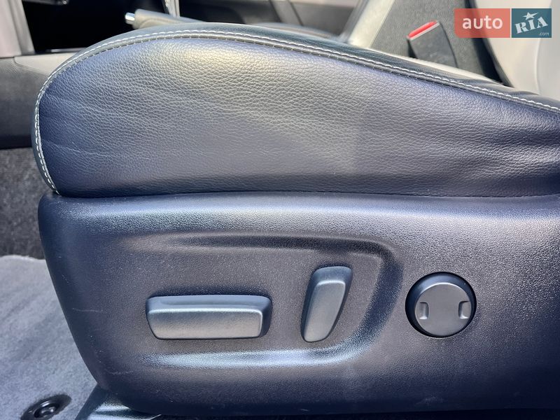 Внедорожник / Кроссовер Toyota RAV4 2018 в Львове