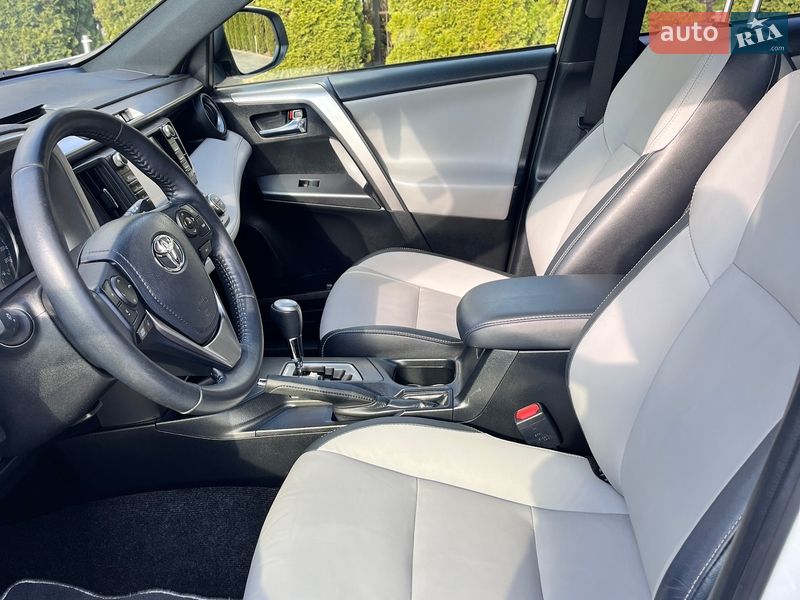 Внедорожник / Кроссовер Toyota RAV4 2018 в Львове