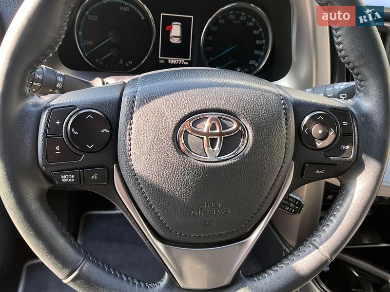 Внедорожник / Кроссовер Toyota RAV4 2018 в Львове