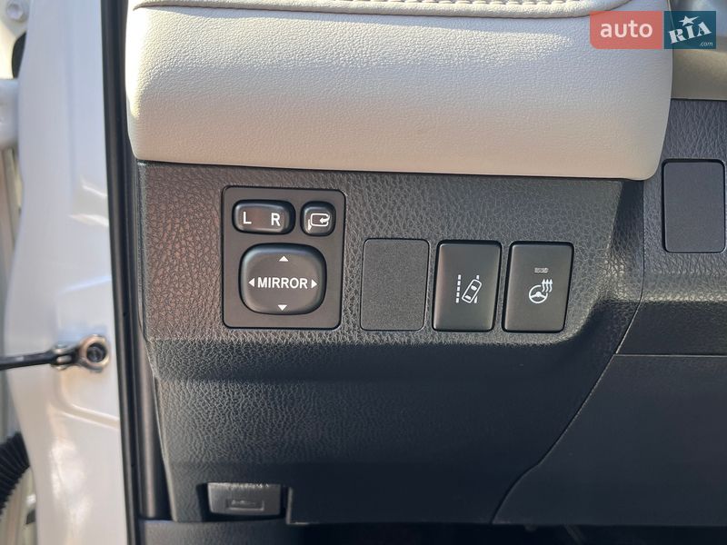 Внедорожник / Кроссовер Toyota RAV4 2018 в Львове