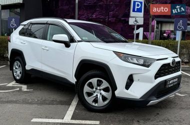 Внедорожник / Кроссовер Toyota RAV4 2019 в Киеве
