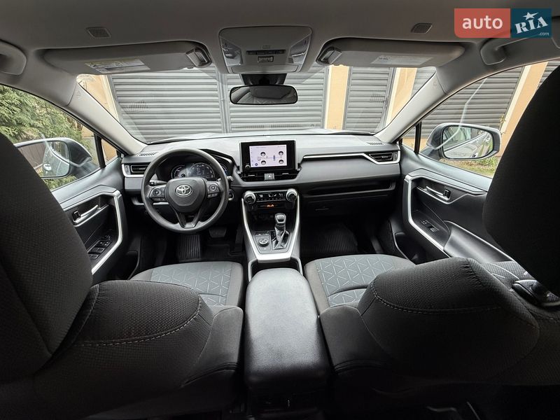 Позашляховик / Кросовер Toyota RAV4 2023 в Львові