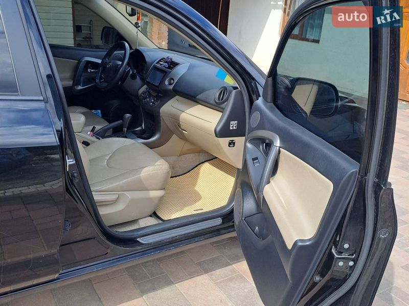 Внедорожник / Кроссовер Toyota RAV4 2010 в Черновцах