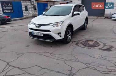 Позашляховик / Кросовер Toyota RAV4 2017 в Києві
