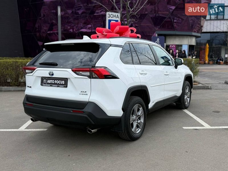 Внедорожник / Кроссовер Toyota RAV4 2024 в Киеве