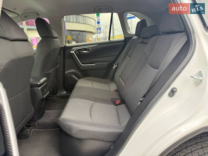 Внедорожник / Кроссовер Toyota RAV4 2024 в Киеве