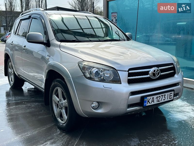 Внедорожник / Кроссовер Toyota RAV4 2007 в Черкассах