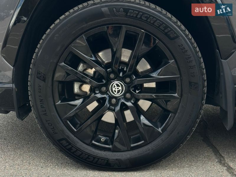 Внедорожник / Кроссовер Toyota RAV4 2023 в Харькове