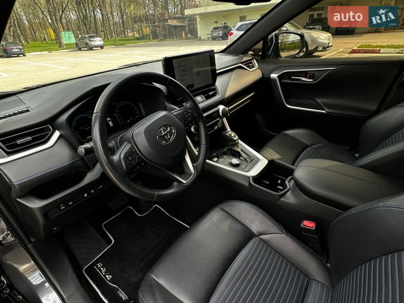 Внедорожник / Кроссовер Toyota RAV4 2023 в Харькове