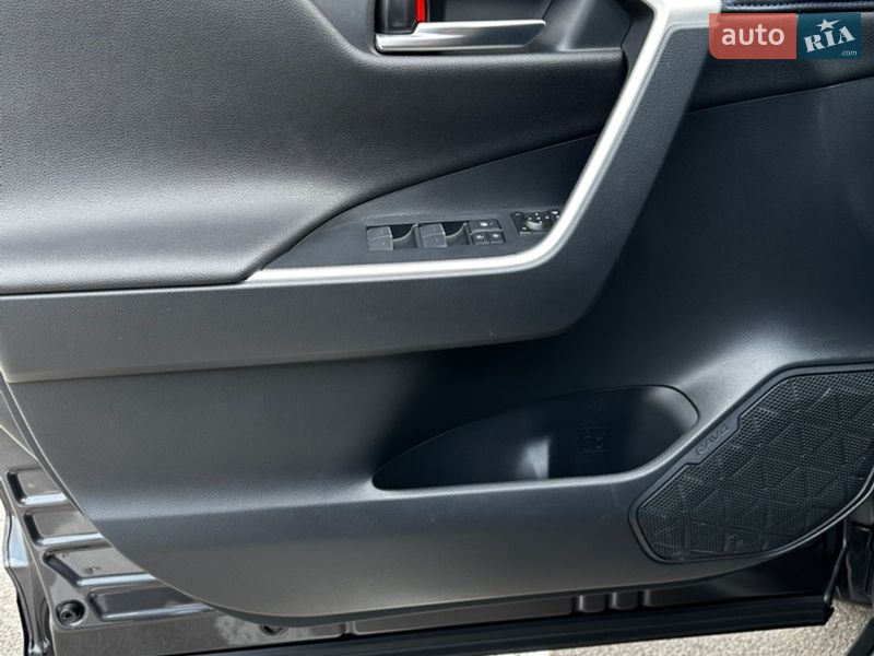 Внедорожник / Кроссовер Toyota RAV4 2023 в Харькове