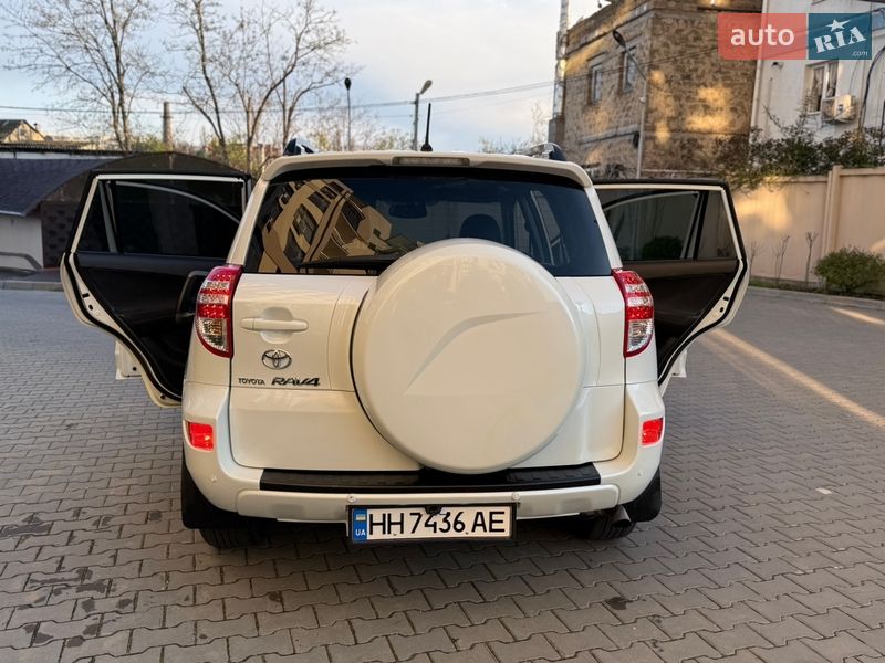 Позашляховик / Кросовер Toyota RAV4 2011 в Одесі