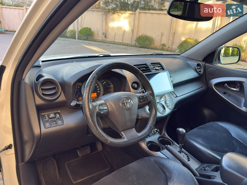 Позашляховик / Кросовер Toyota RAV4 2011 в Одесі